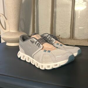 On Running Cloud 5 Push Glacier Undyed White Women's size 6.5